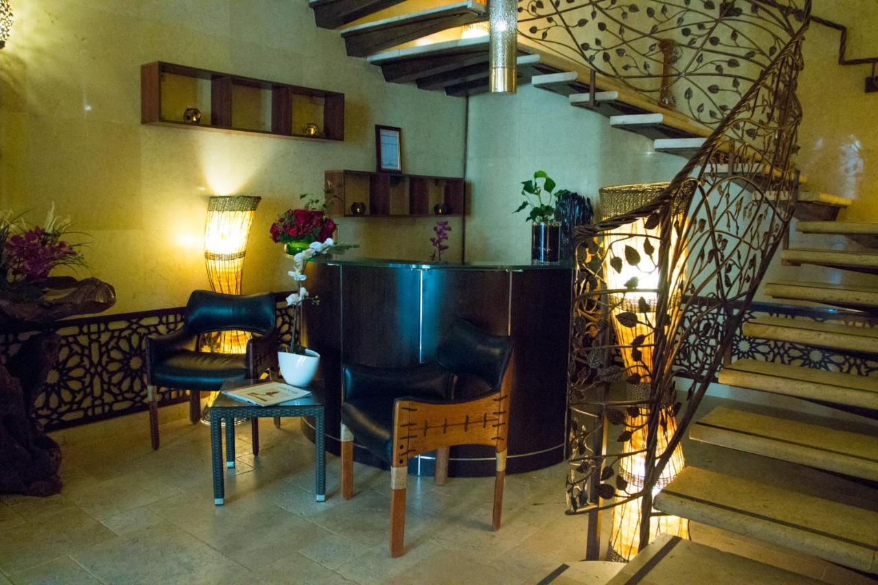 Telal Resort Al Ain Buitenkant foto The lobby of the hotel