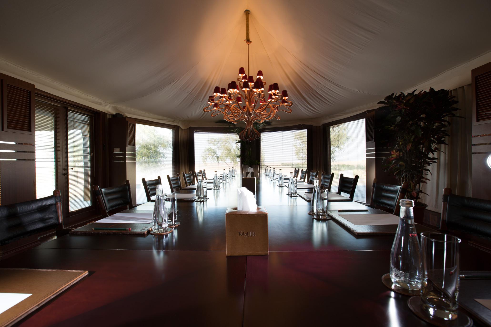 Telal Resort Al Ain Buitenkant foto The interior of the restaurant