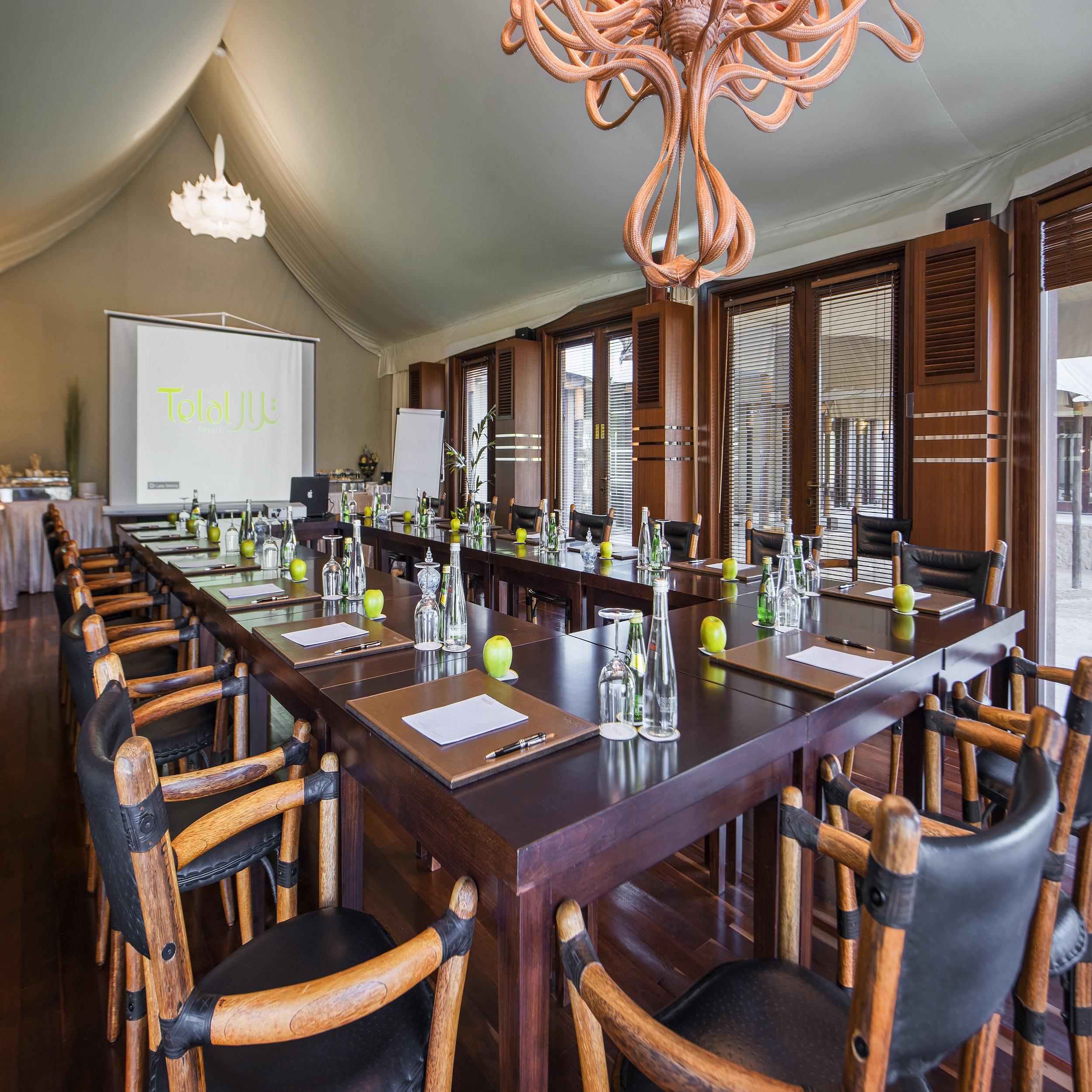 Telal Resort Al Ain Buitenkant foto The meeting room