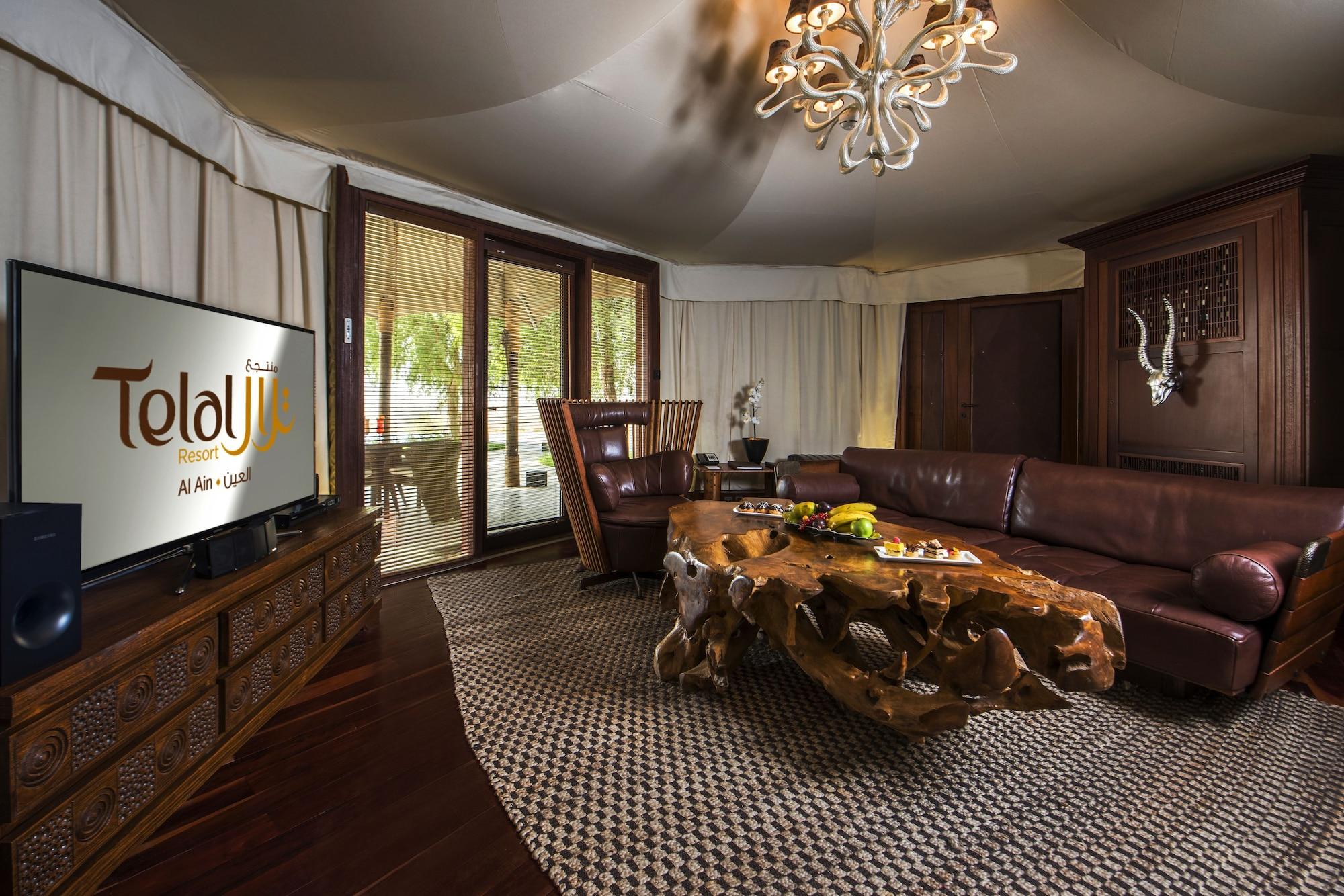 Telal Resort Al Ain Buitenkant foto The living room of a suite at the hotel