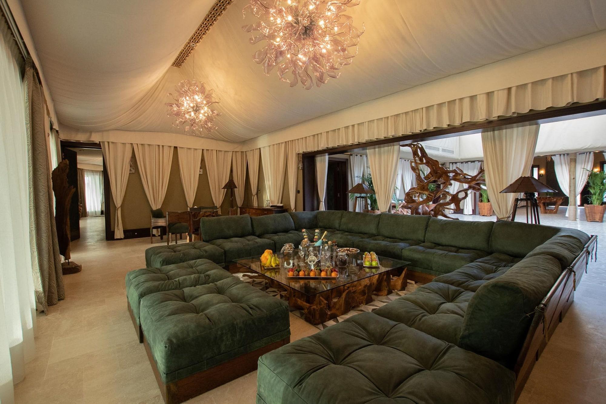Telal Resort Al Ain Buitenkant foto The interior of the tent