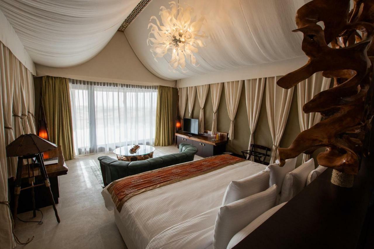 Telal Resort Al Ain Buitenkant foto A bedroom at the resort