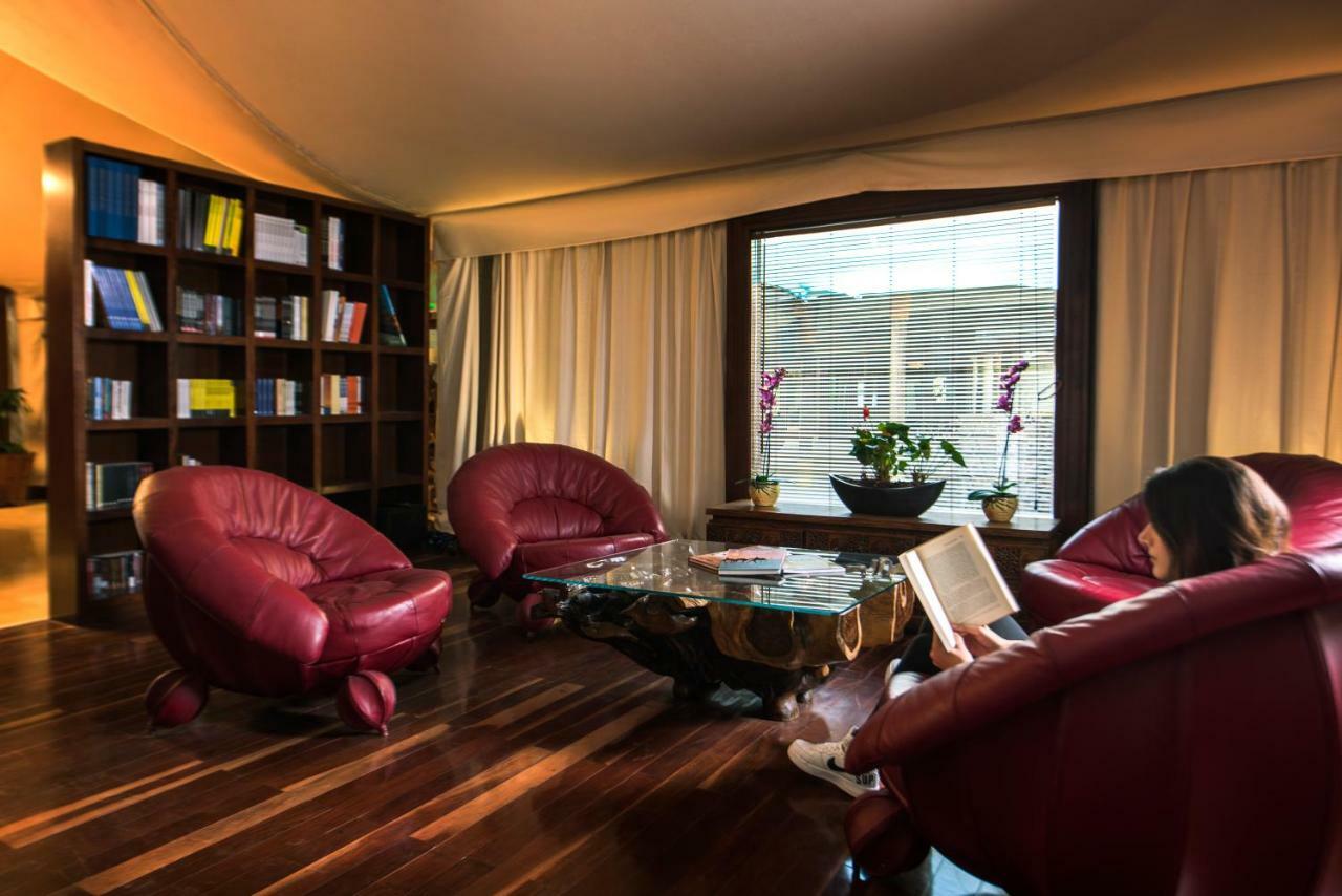 Telal Resort Al Ain Buitenkant foto Library