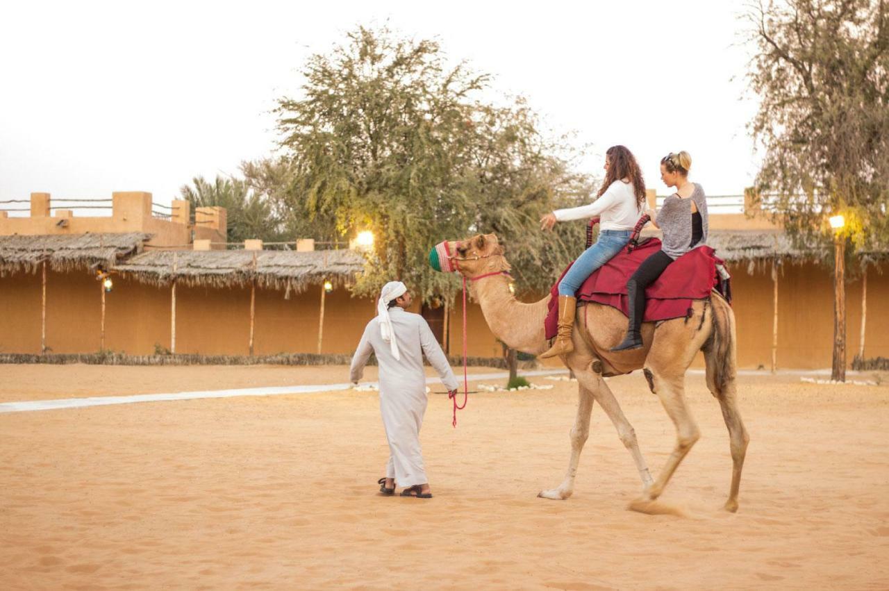 Telal Resort Al Ain Buitenkant foto Al-Dhakira Camel Racing