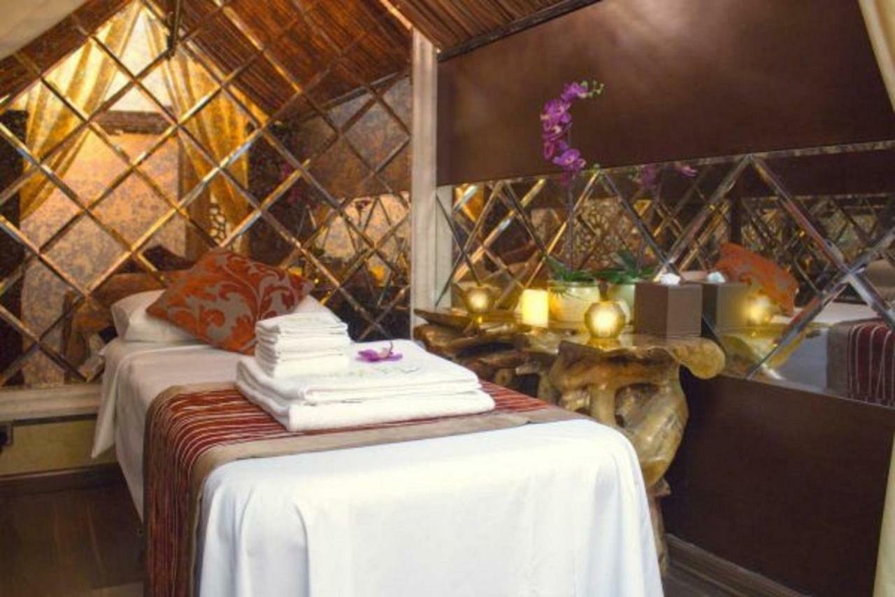 Telal Resort Al Ain Buitenkant foto A massage bed